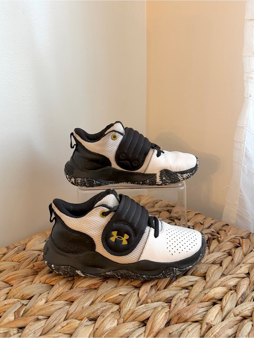 Kid’s 1.5Y Under Armour Black and White Sneakers with Gold Logo